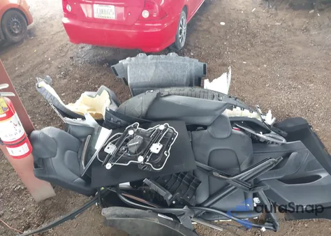 2019 Tesla Model 3 Long Range/Performance из США, поврежденный, VIN 5YJ3E1EB7KF493405